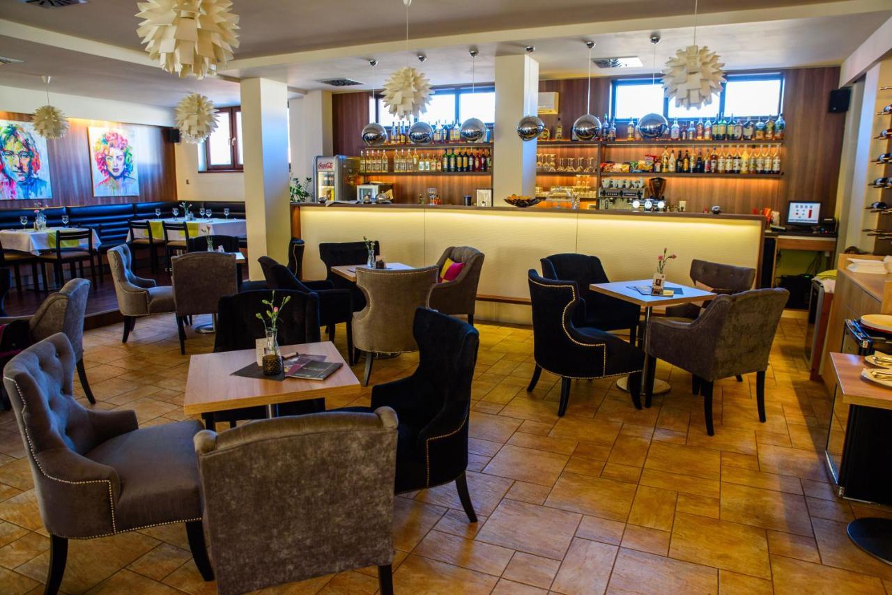 Hotel Rezident Turčianske Teplice 외부 사진